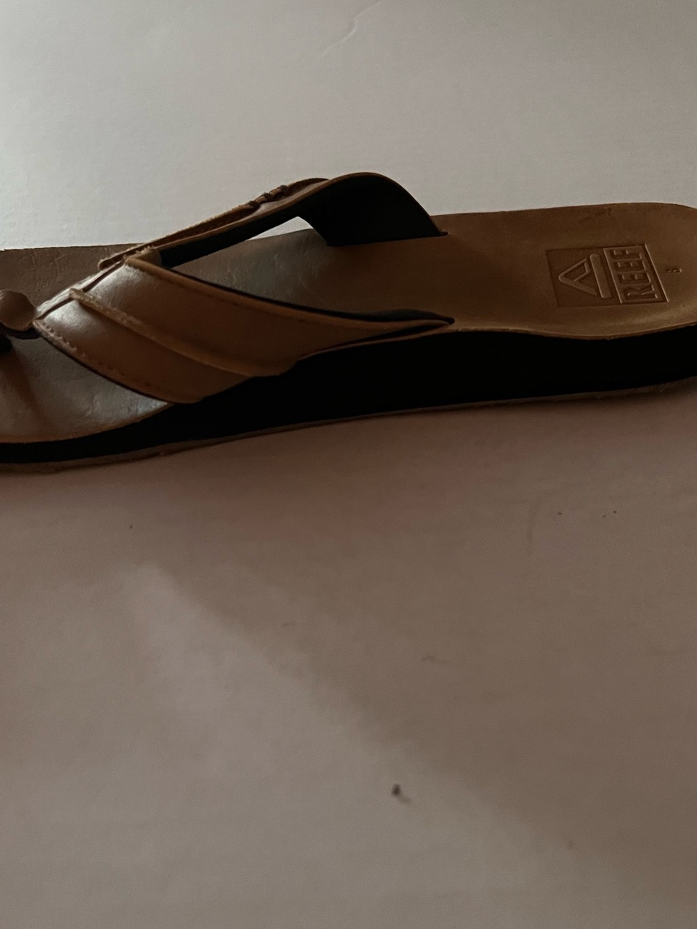 Reef Men’s Tan Leather Thong Sandals - Picture 6 of 7